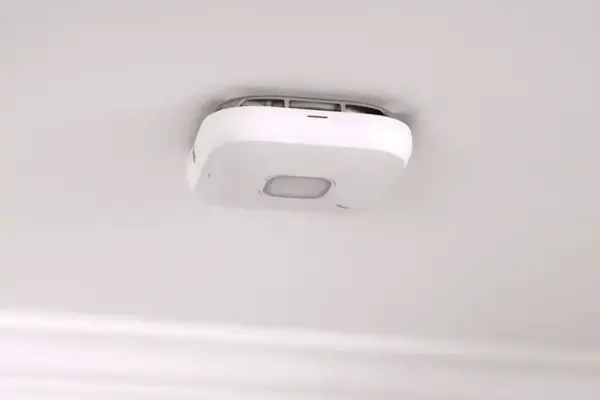 Google đang chuyển từ máy dò khói và khóa thông minh